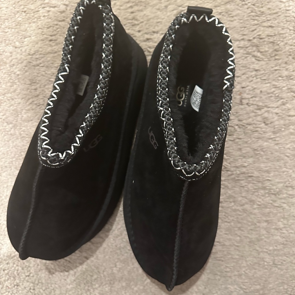 Ugg platform Tasman slides brand new. Received as gift but not my style.